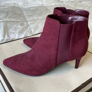 Ann Taylor factory man-made suede - size 8